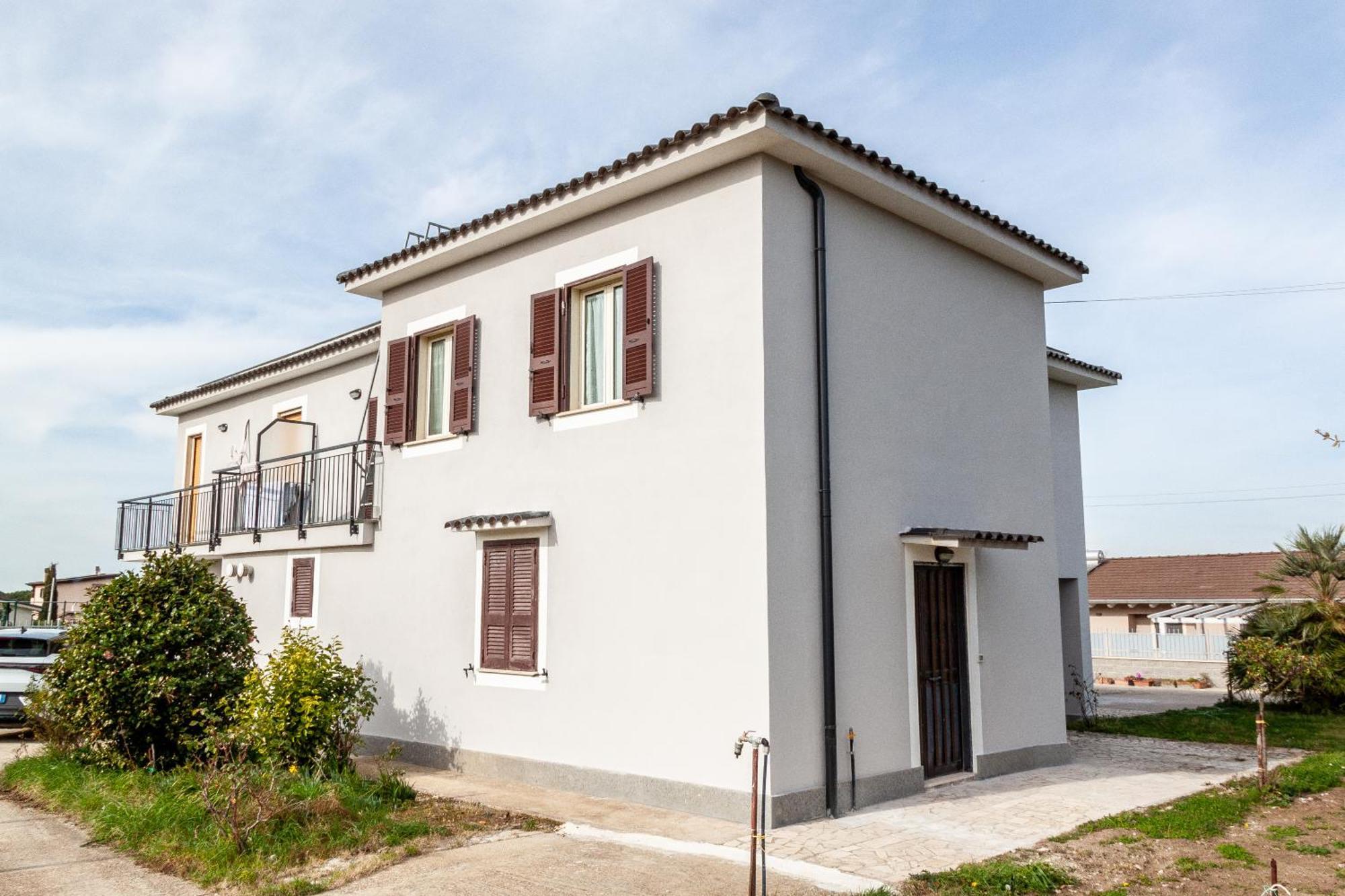 A Casa Di Marco Guesthouse - Apt Di Ciampino E Stazione Per Roma Marino Kültér fotó