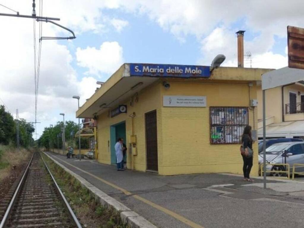 A Casa Di Marco Guesthouse - Apt Di Ciampino E Stazione Per Roma Marino Kültér fotó